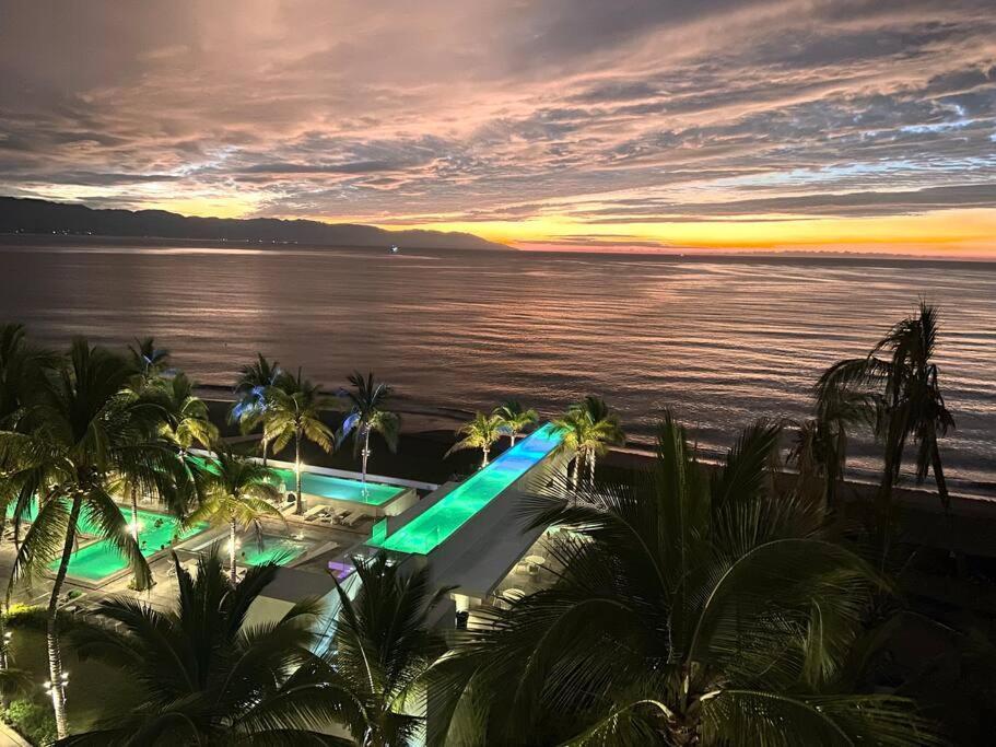 Harbor 7010 By Moikkarentals Beachfront 600Mb Wifi Puerto Vallarta Exteriör bild